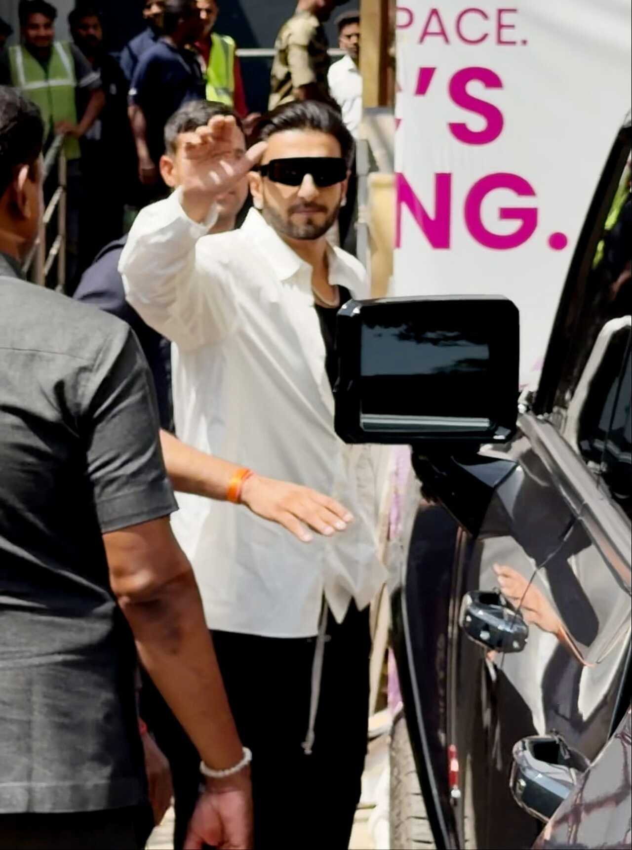 Dhurandhar star Ranveer Singh also arrived at the Kalina airport sporting a new look and waved at the paps. He and the other celebs flew to Jamnagar for the birthday celebrations of Anant Ambani.